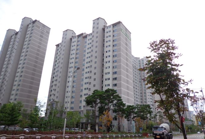  아파트와 인연이 없는 나라서 다행이다