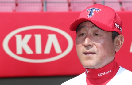  KIA 김기태 감독 전격 사퇴···박흥식 감독 대행 선임