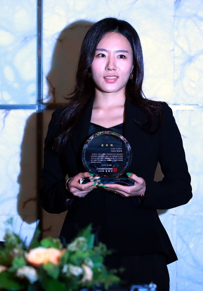  빙속 여제 이상화 눈물의 은퇴식 '소감 전해'