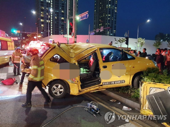  송도 축구클럽 승합차 충돌사고…초등생 2명 사망·6명 부상