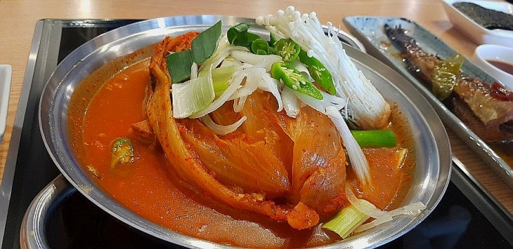 기분좋은 밥집~ 부산 용호동맛집 오륙도 가시면 묵으지로 여행 피로를 풀어 보세요.