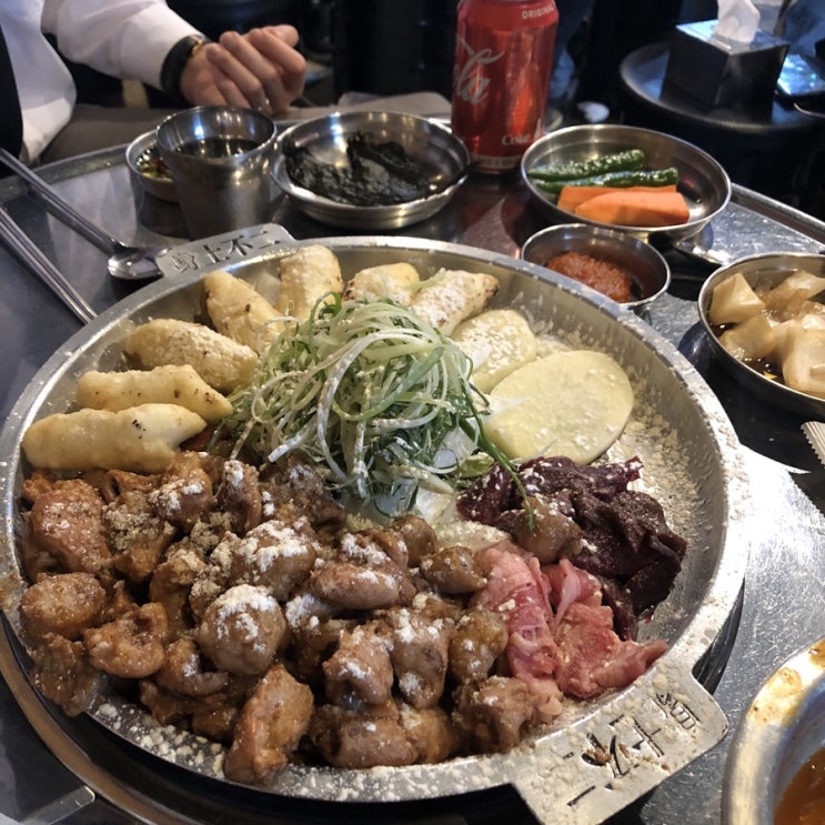  비누의 일주일 일상정리 :: 집밥/걸캅스/이목대/준코/스타벅스레드벨벳케이크/신림큐브펍/장우생오리/고양이/말뚝곱창3호점/눈물의청바지