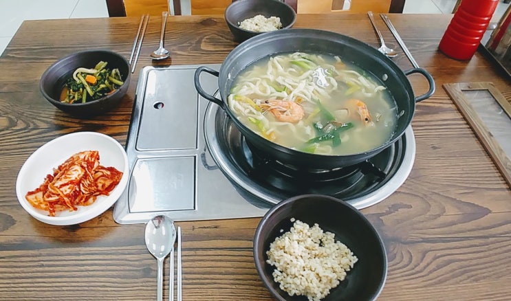  군산 바지락칼국수 끝내주는데요~?