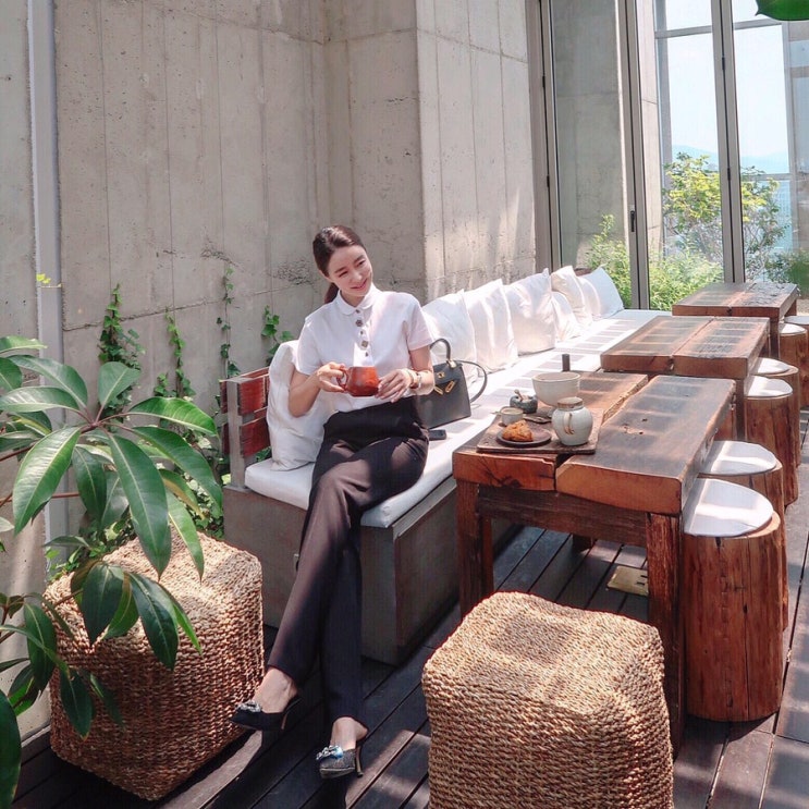  삼성동 티컬렉티브(로컬tea카페,식물카페,루프탑카페)/한남동 오라라(OHLALA)-유럽 어딘가 카페느낌/슈스픽 신상썸머샌들 프리뷰/감사한하루!/모두 잘자요~
