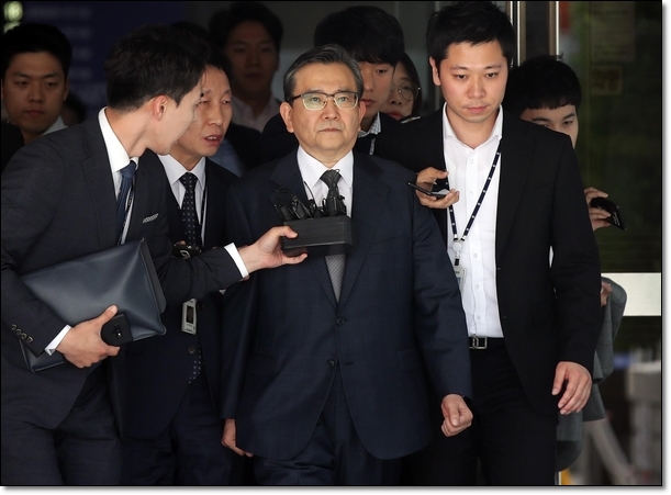‘뇌물수수 혐의’ 김학의 전 차관 결국 구속…수사만 세번째