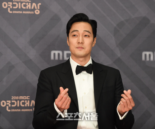 소지섭, '조은정 아나' 열애 심경 "소중한 사람 생겨, 예쁘게 지켜봐 주길" 소지섭, '조은정 아나' 열애 심경 "소중한 사람 생겨, 예쁘게 지켜봐 주길"