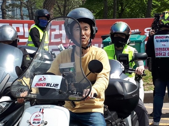  사회면을 넘어서 온 기사들 - 국과수, “‘고속도로 사망’ 여배우, 음주 상태” 소견/ “우리는 배달 기계가 아니다”…플랫폼 노동자의 외침