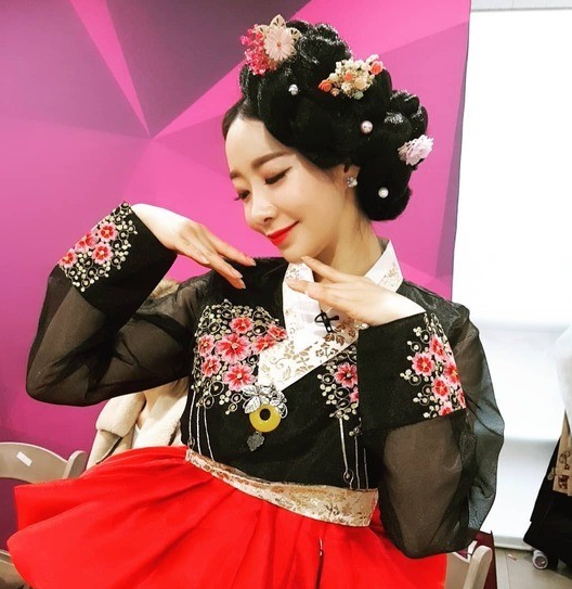  개그우먼 출신으로 입담부터 가창력까지 안소미섭외문의