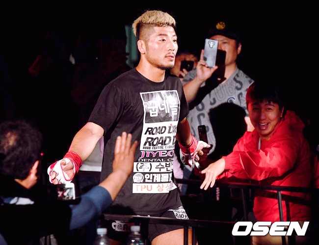  권아솔, 만수르에 '뒷목 잡히며' KO 패.. 100만불 토너먼트 패배..무너진 권아솔.. [로드FC 053]