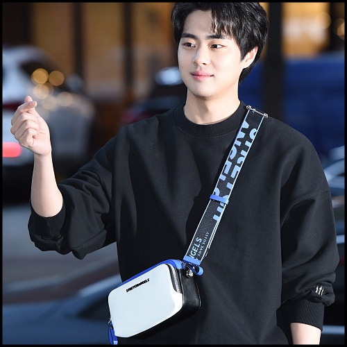  나혼자산다 조병규의 남자 크로스백 패션 알아보기
