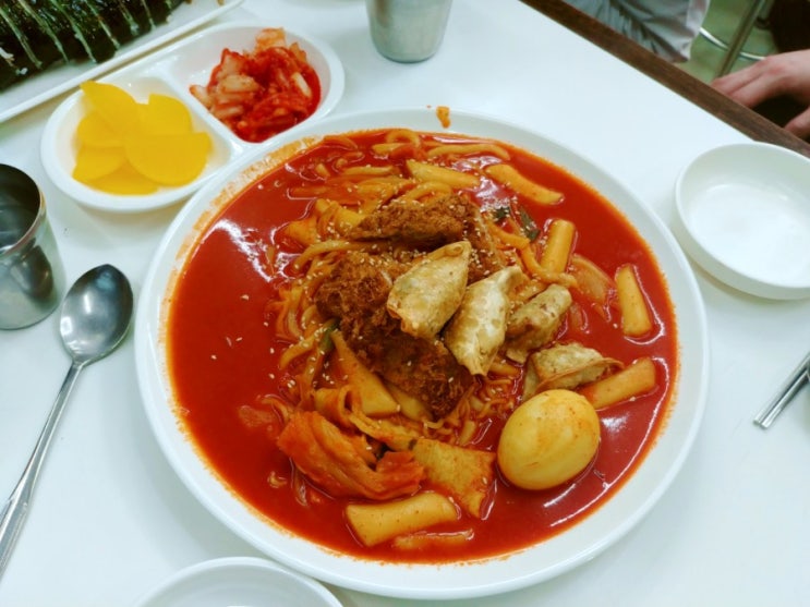  복현동 맛집(?) 24시 운영 '김밥 파는 사람들'