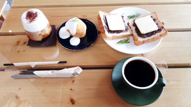  [파주 맛집]  와동 카페, 직접 로스팅한 핸드 드립 커피와 콜드 블루가 맛있고 분위기 좋은 운정신도시 카페 "어딜로커피 로스터스"