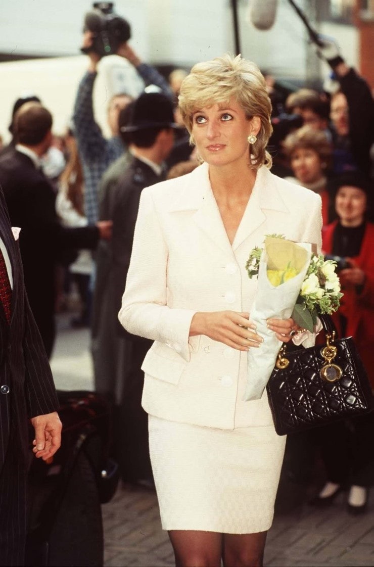 영국 다이애나비를 위해 지어진 레이디 디올과 죽음과 음모론 : 네이버 블로그, image size:740x1122