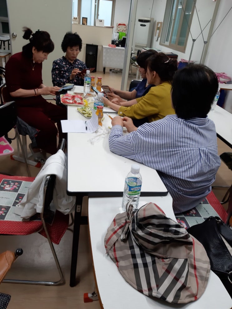  오늘 창원 평생교육원에 장애인식 스터디에 참석했는데 예경원장님께 좋은 말씀 많이듣고 블로그 만드는법까지 배워가니 기분이 만땅 댓길이네요 원장님 넘넘 감사합니다 ᆢㅎ