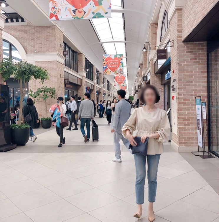  190504데일리룩: 망고매니플리즈 블라우스/ 세라 슬링백구두/ 토리버치 클러치/ 티파니앤코 목걸이