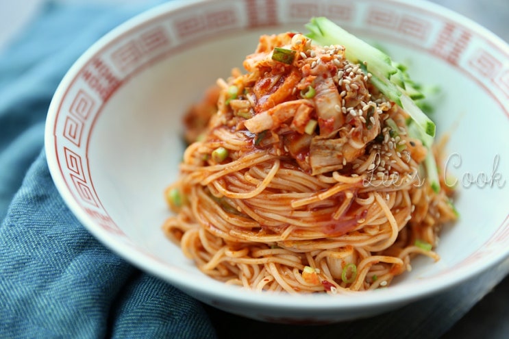  김치비빔국수 양념장 간편하게 만들어요.