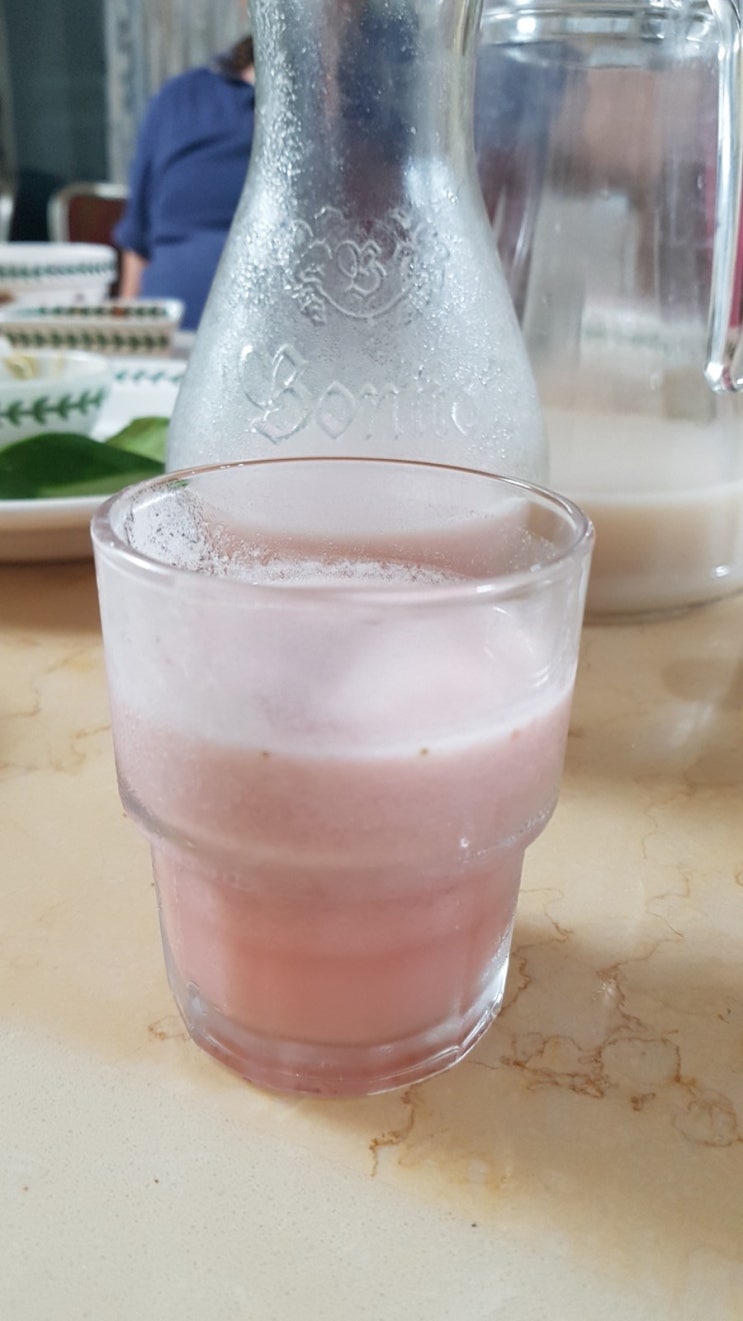  봄비단상  봄비에 딸기 막걸리랑 더덕막걸리 그리고 따뜻한 가족사랑 플러스 봄날이 간다 ^^
