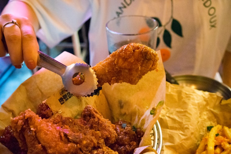  공덕동 맛집 낭만치맥에서 양념치킨!