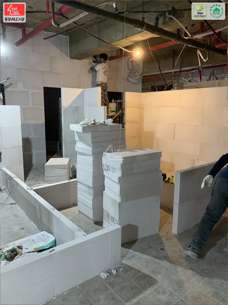 음향기기 시공 전문회사 코인노래방 인테리어 벽체 높은 방음 성능·완벽한 내화 친환경 자재 ALC블록 칸막이 시공 : 네이버 블로그