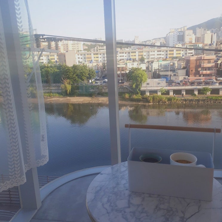  온천천 카페 : 넓고 조용한, 뷰 좋은 #cafe 5091