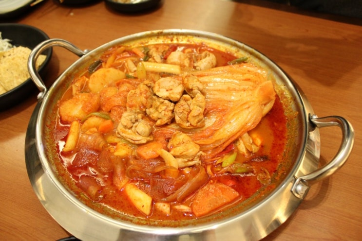  을지로찜닭은 흥부찜닭 동대문롯데피트인점으로 확정했습니다