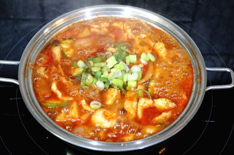 얼큰김치수제비 쫄깃한 반죽 만들기