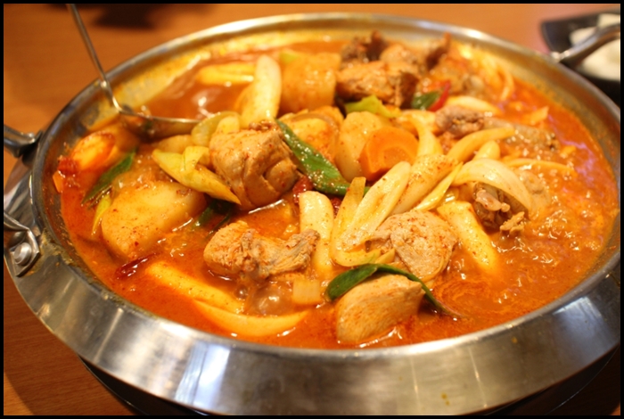  고추장찜닭 맛집은 동대문 흥부찜닭(닭볶음탕)