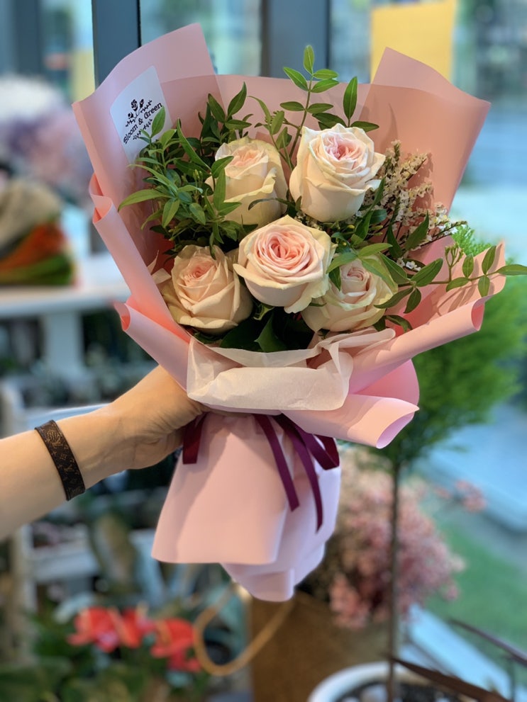  부부의 날 꽃다발-[블룸앤그린] 용산꽃집 남영역꽃집 숙대꽃집 문배동꽃집 원효로꽃집 삼각지꽃집 공덕동꽃집 더프라임빌딩꽃집