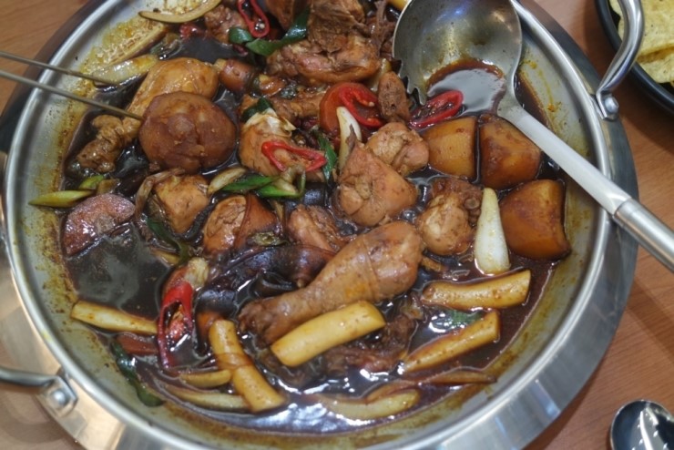  동대문 보쌈은 놀부고 찜닭은 동생 흥부라고요!