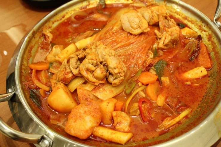  동대문김치찜은 흥부네 김치찜닭이 좋아요