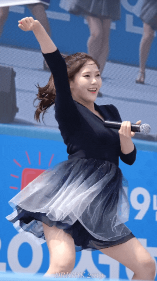  아래에서 보는 오마이걸 효정 