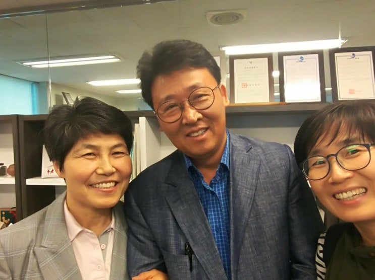  「빵마을과 품마을.」 오늘 구운 빵은 치아바타 소프트하게 하드하게 각각 구웠어요. 식빵도 맛나게 구웠답니다. 택배분량들 보내고~ 법인 업무로 품마을 사무실 다녀왔습니다.