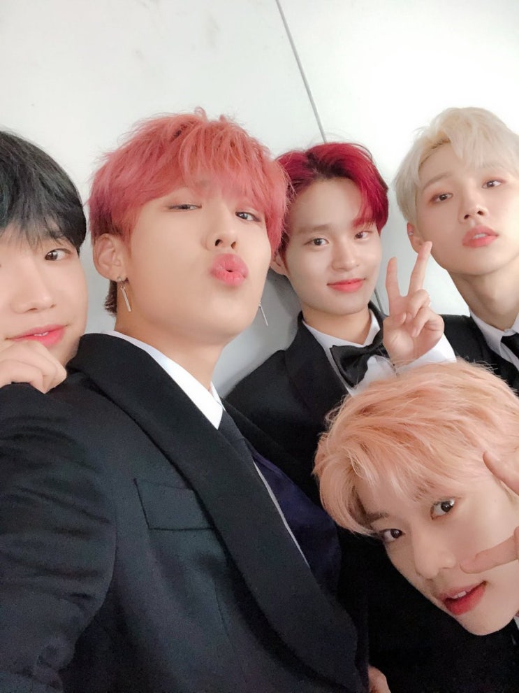  박우진, 이대휘 - 190521 [ AB6IX ] 트위터  내일은 무슨 날? AB6IX 쇼케이스!!️