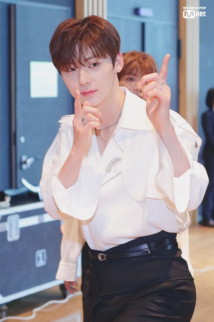  190516 엠카운트다운 포토타임 뉴이스트 민현