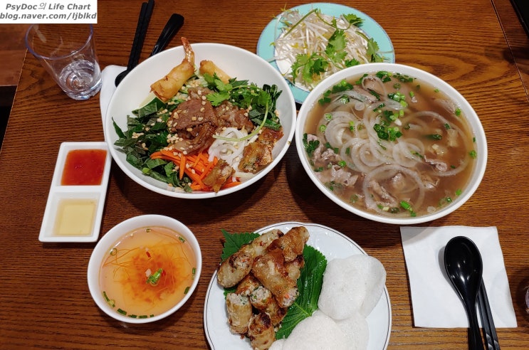  신용산역 포포유 2호점 용산 아모레퍼시픽몰 미국식 쌀국수 맛집