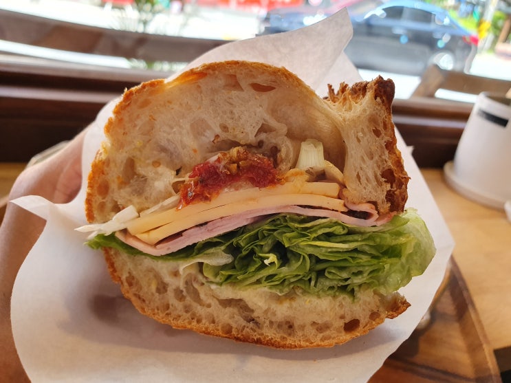  송파 석촌역 베이커리/ 고소하고 부드러운 빵, 직접 만든 수제 빵으로 정성 가득 빵 맛집 '쥬뗑뷔뜨'