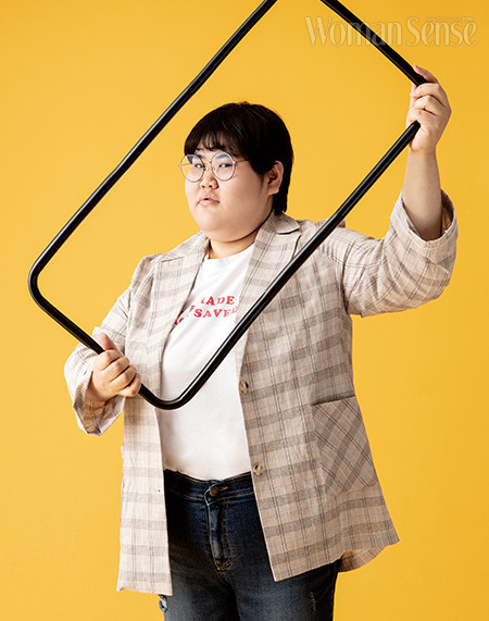  탈코르셋을 선언한 뷰티유튜버 배리나, 나는 예쁘지 않습니다