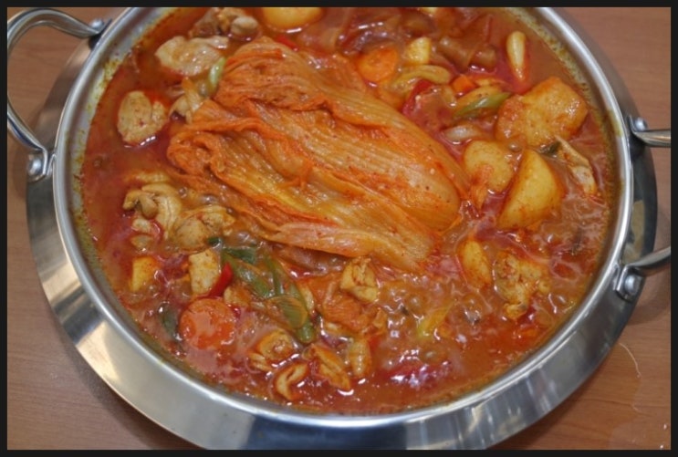  동대문시장 맛집 흥부찜닭에서 우삼겹찜닭 영접