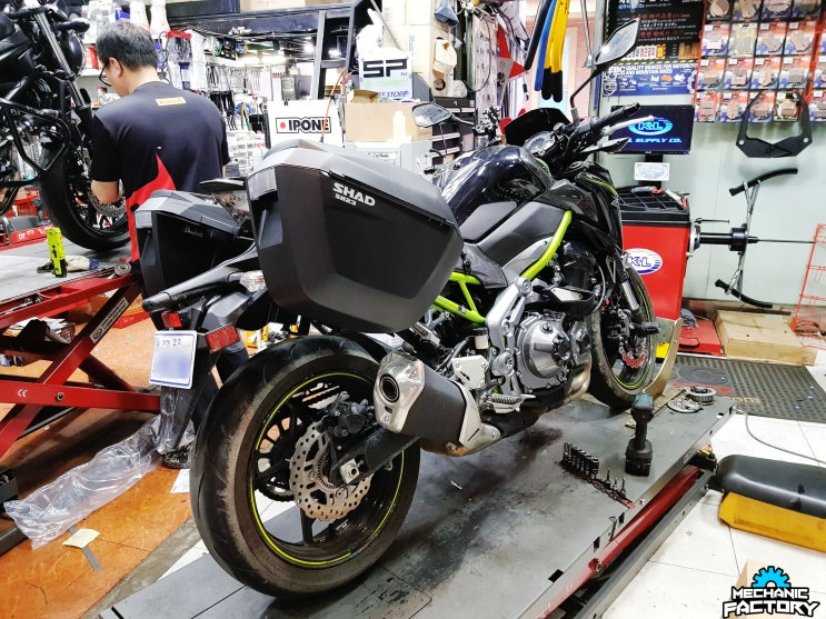  가와사키 Z900 사이드백 장착 SHAD, 샤드 SH23 + 피팅킷 장착 메카닉팩토리 안산점 바이크스토리