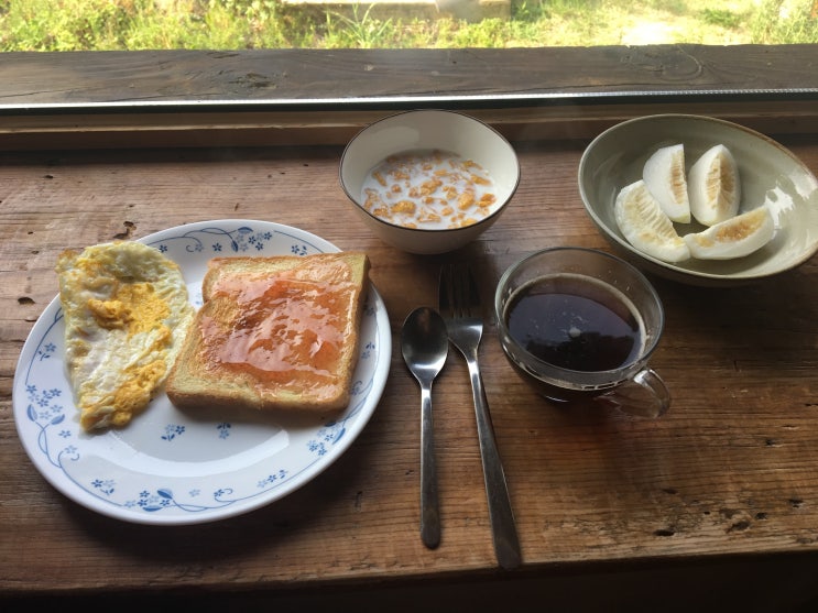  친구랑 1박 2일 경주 여행 :: 달모루 아침, 시즈닝, 황리단길, 명동쫄면, 비밀공간