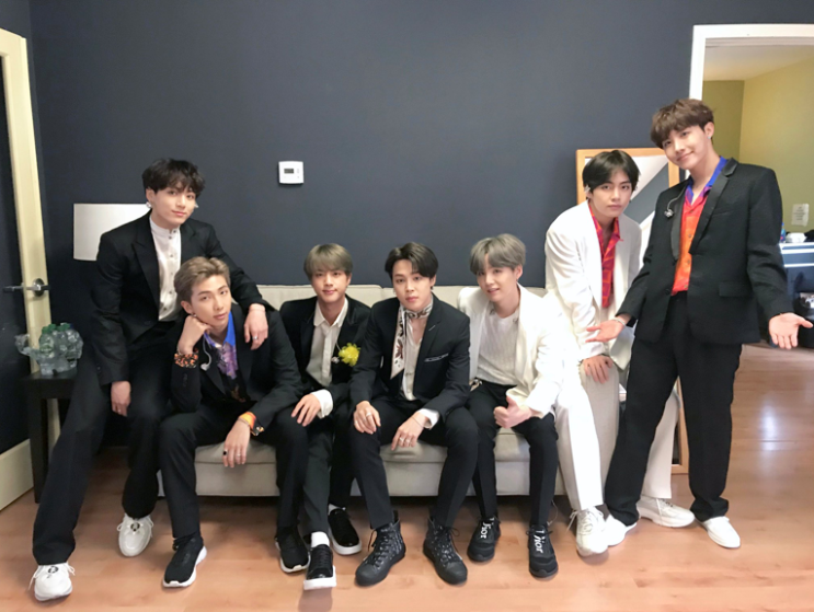  방탄소년단 아이하트라디오 & 더 보이스 출연 영상 링크