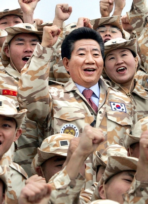  노무현의 정치유산…지지층 반대에도 `외로운 결단`