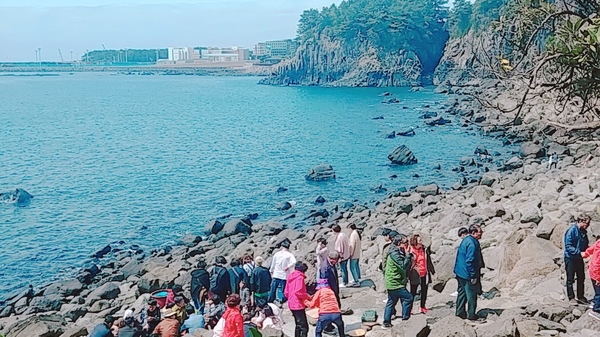  제주도 정방폭포, 서복전시관