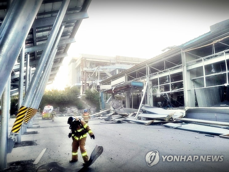 강릉 과학단지 수소탱크 폭발…"3명 사망·3명 중상·1명 매몰"(종합) 강릉 과학단지 수소탱크 폭발…"3명 사망·3명 중상·1명 매몰"(종합)