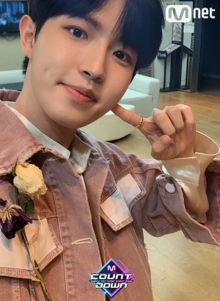  김재환 | 190523 엠카운트다운 셀카사진