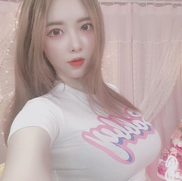  BJ이슬이 셀카사진 한장으로 시선올킬