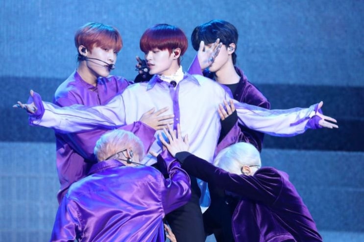  이대휘-AB6IX 데뷔 앨범 '비 컴플릿' 미디어 쇼케이스 사진(190522)(에이비식스)