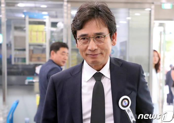  유시민 모친 빈소에 정관계 행렬…"마음으로만 받겠다"
