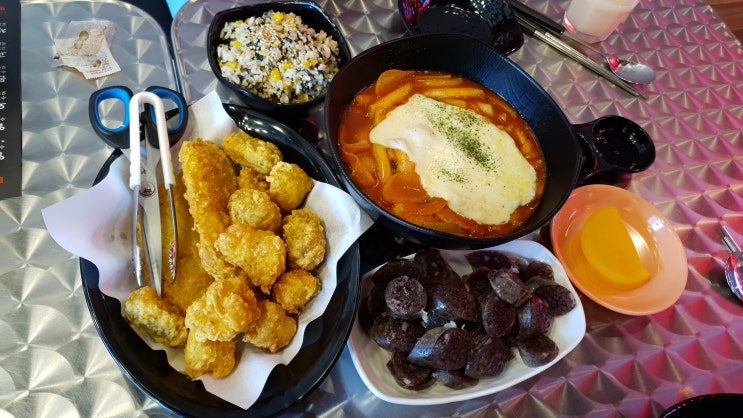  자꾸 생각나게 만들어버리는 떡볶이 "열정 분식쇼"