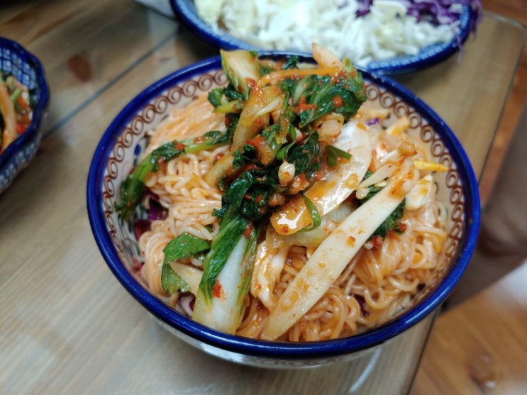  여름철 별미 비빔국수 맛있게 만들어 먹기. 사랑스런 딸의 열무김치 넣은 비빔국수 맛은 어떨까?